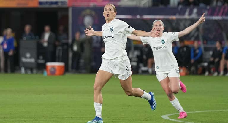 Esther González celebrando el gol de la final.