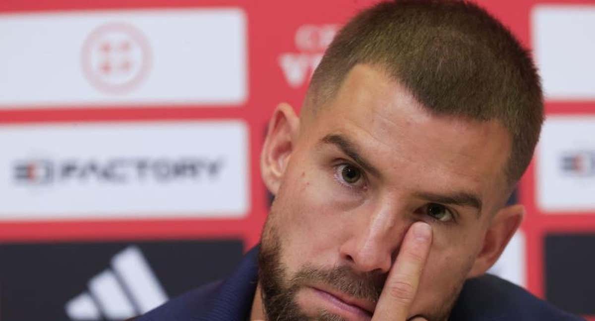Íñigo Martínez, durante la rueda de prensa con la Selección española.