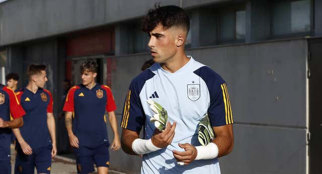 Álvaro Aceves, el portero de la Sub-21 al que le preocupa el conocimiento fiscal: «No es lo más común, pero merece la pena»