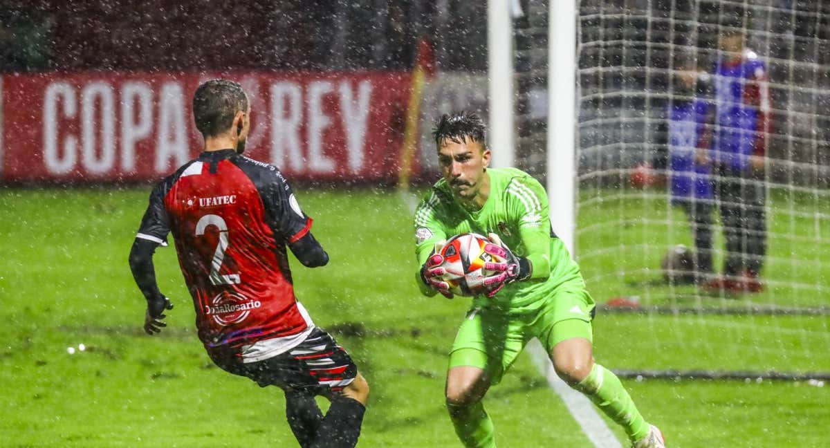 Adri López durante el partido de Copa ante el Arosa. / EFE