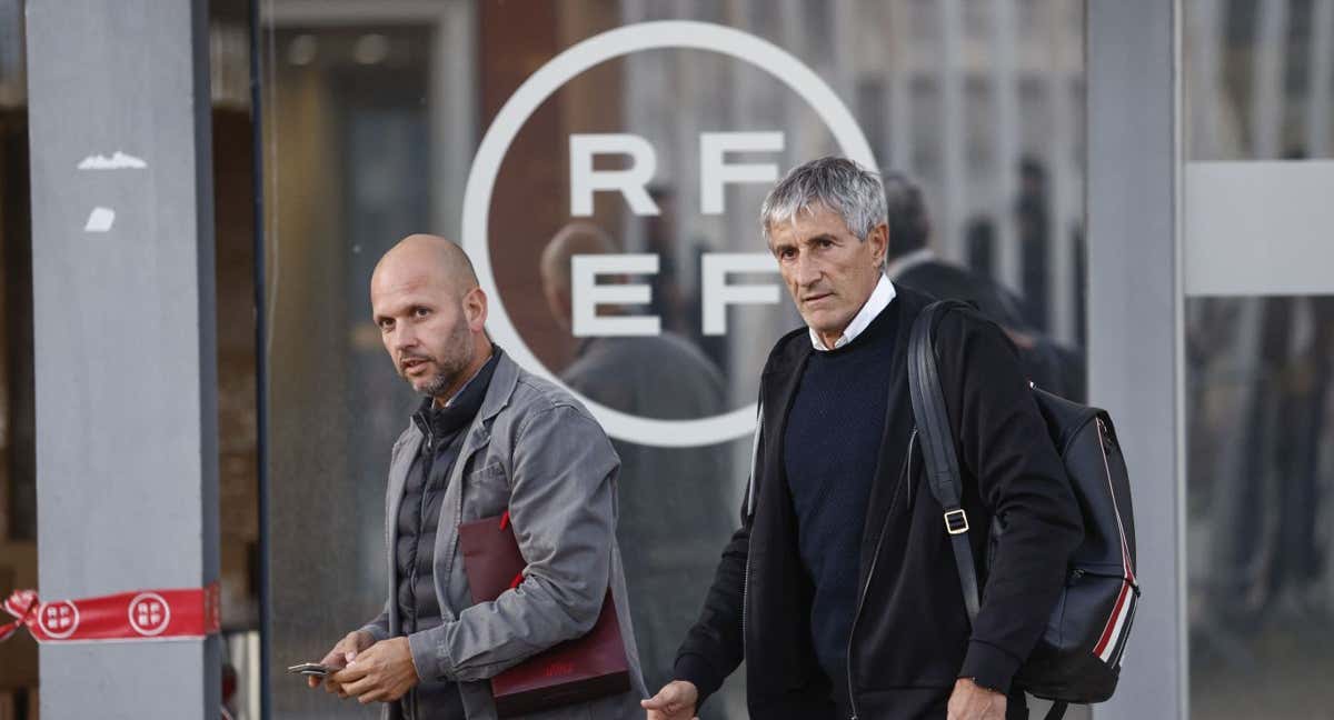 Quique Setién a la salida de la reunión de los entrenadores./EFE