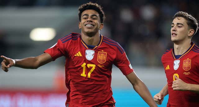 Lamine Yamal olvida lo de Lewandowski gracias al hábitat de la Selección: «Son cosas que pasan dentro del campo»