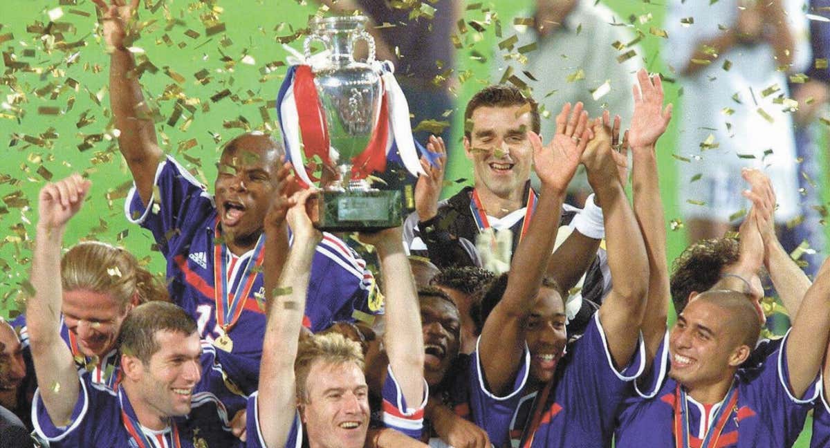 Francia celebra la Eurocopa que ganó en el 2000.
