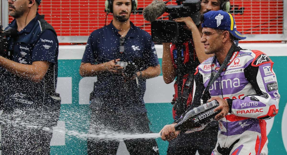 Jorge Martín celebra su segundo puesto en la Sprint del GP de Malasia 2023 de MotoGP. /EFE