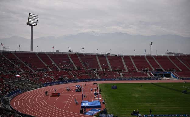Imagen de la zona de saltos en uno de los fondos del estadio.  REUTERS