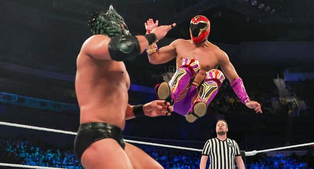 Axiom agranda su leyenda: primer español en debutar en SmackDown