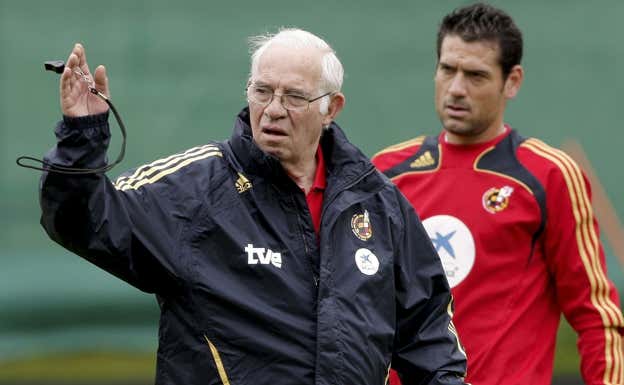 Palop, junto a Luis Aragonés, en un entrenamiento con la Selección.  EFE