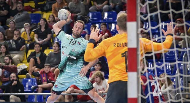 Francisco Blázquez apaga el incendio del balonmano español: “La Copa Asobal se va a jugar en Irún”