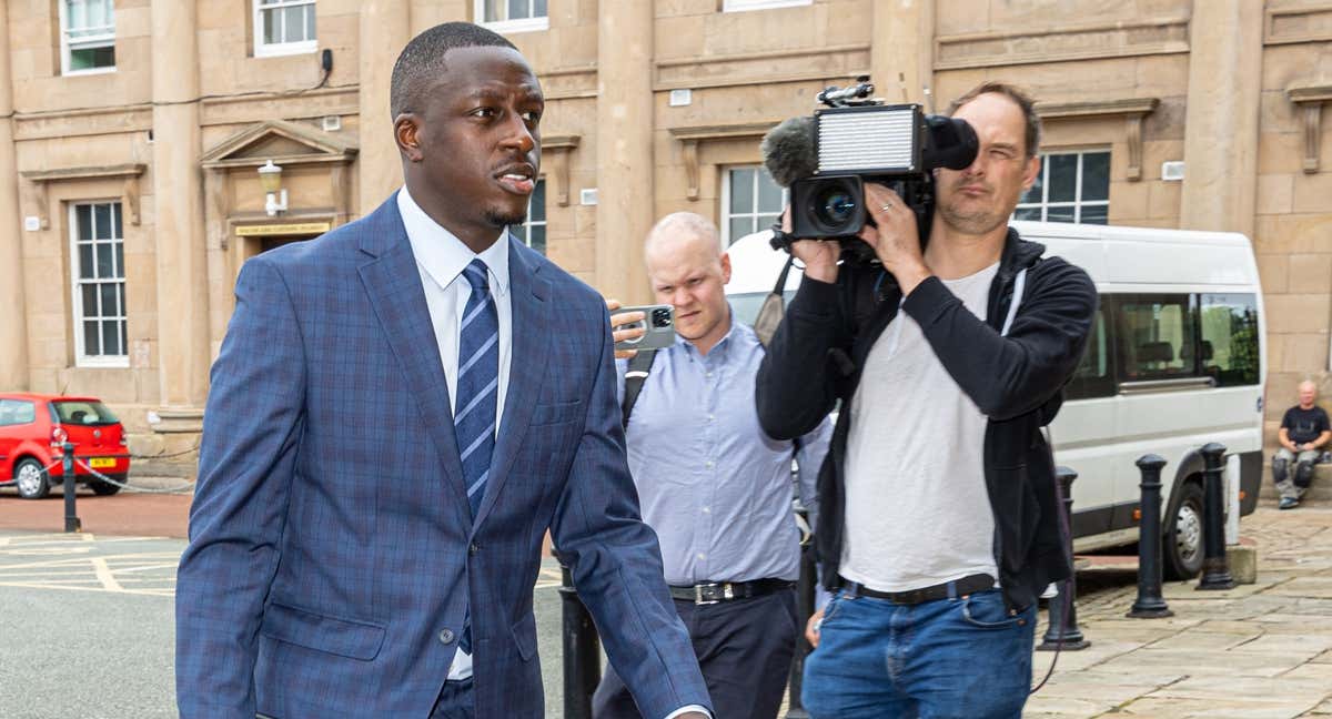 Benjamin Mendy llegando a  Chester Crown Court. /David Rawcliffe