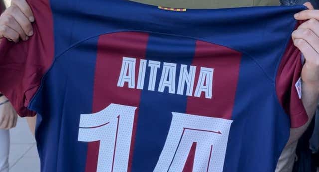 La fiebre por las camisetas del Barça… femenino: “Tuve la de Iniesta; ahora, la de Aitana”