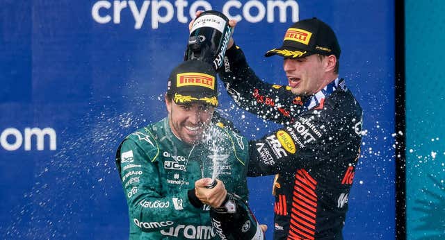 La norma que obliga a Fernando Alonso, Max Verstappen o Lewis Hamilton a bajarse del coche en Abu Dhabi