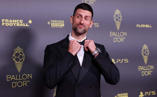 Djokovic, en la alfombra roja de la Gala del Balón de Oro. REUTERS