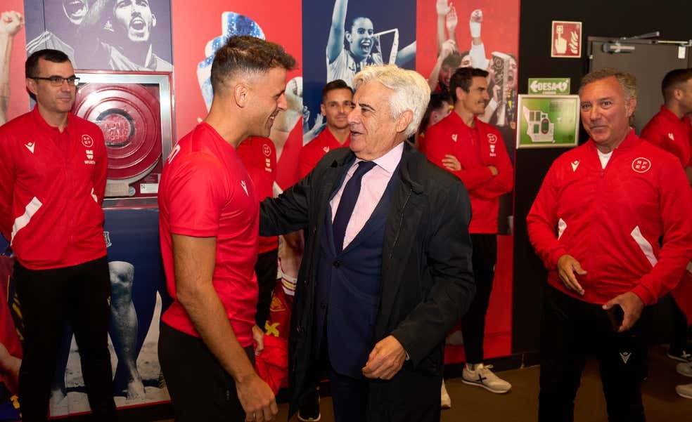 División interna entre los árbitros a la hora de «participar en el show»: entrevistas, audio del VAR...