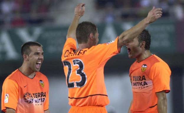 Curro Torres con el Pipo y Marchena.  Archivo.
