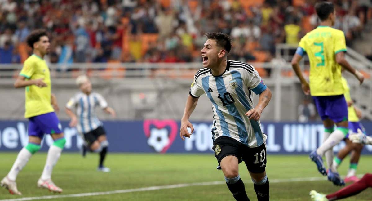 Echeverri celebra uno de sus goles contra Brasil. /EFE