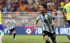 Recuerda a Messi: Hat-trick del 'Diablito' Echeverri a Brasil para cerrar una semana histórica de Argentina