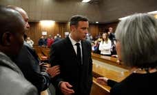 Oscar Pistorius consigue la libertad provisional una década después de asesinar a su novia