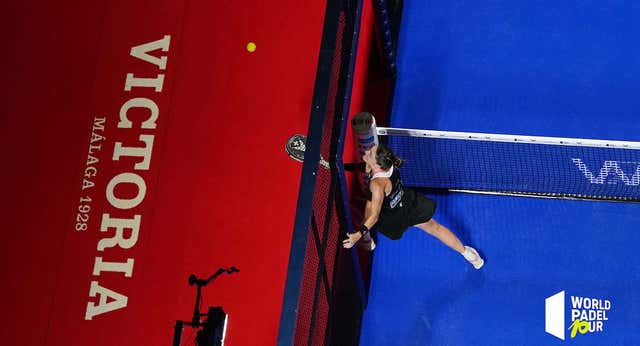Cuándo se puede salir de una pista de pádel durante un partido