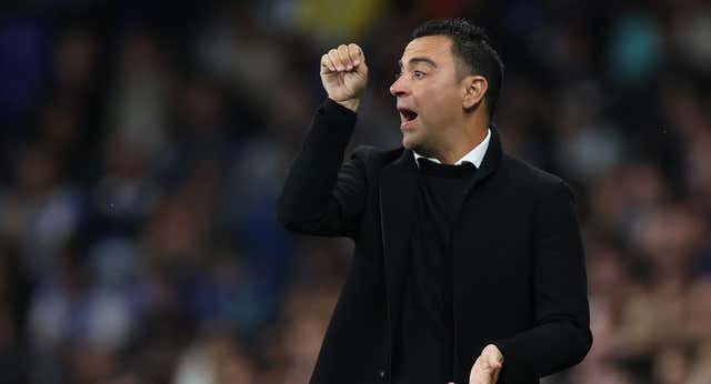 El Barça busca otro ‘momento Xavi’ en el estadio que vio caer a Koeman