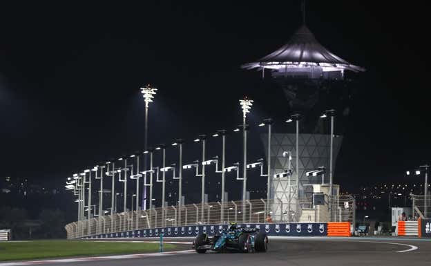 Fernando Alonso, en el circuito de Yas Marina, sede del GP de Abu Dhabi de F1.  Aston Martin