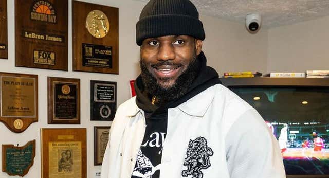 LeBron James inaugura en Akron un museo repasando su carrera dentro y fuera de la pista