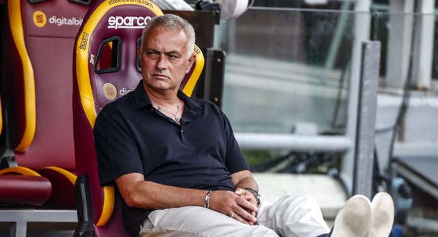 Mourinho ‘ridiculiza’ a los jugadores de su Roma: “Echan de menos a su abuela haciéndoles dulces…”
