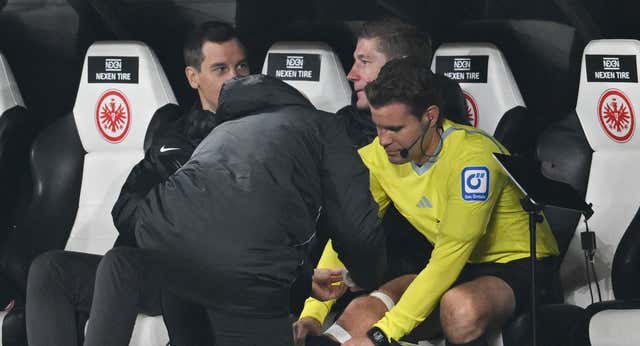 El árbitro Felix Brych, nueva ‘víctima’ de la epidemia de ligamentos cruzados