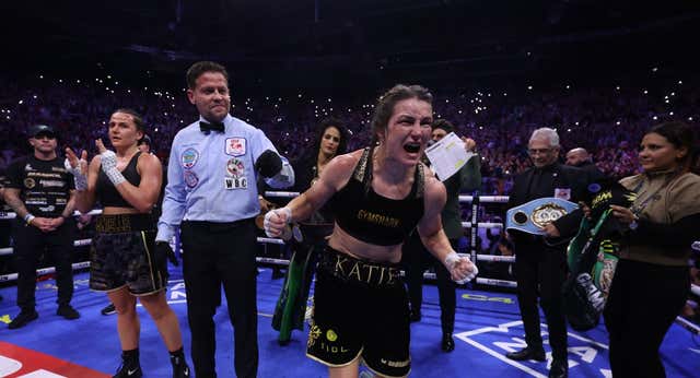 Katie Taylor logra su segundo indiscutido y pide una trilogía contra Cameron ante 80.000 fans
