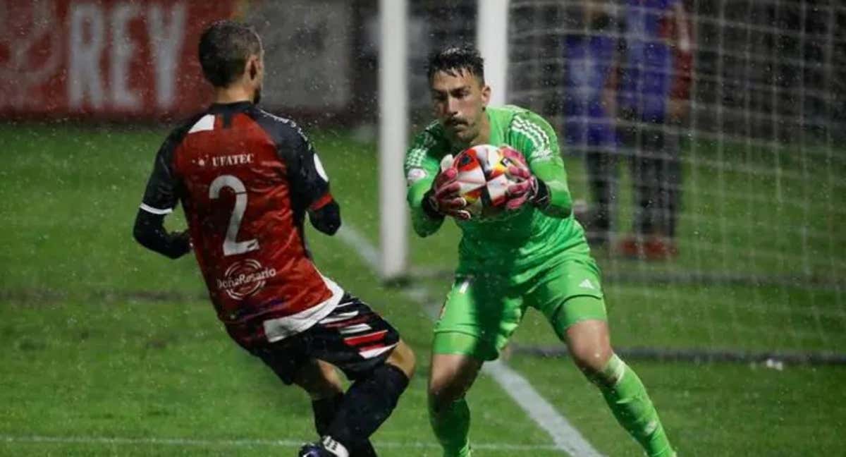 Adri López, en el partido frente al Arousa./EFE