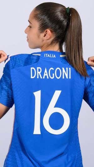 Dragoni, con la equipación de Italia, en la previa del Mundial.  ASSIST WOMEN