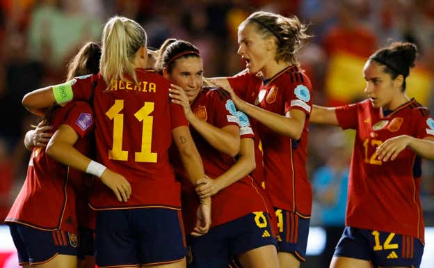 España celebrando un gol.  REUTERS