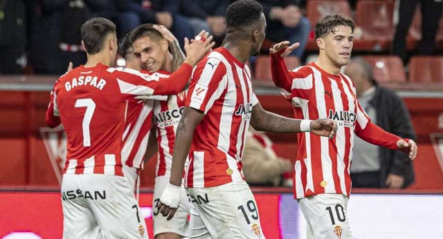 El Sporting, en ascenso directo tras ganar a un Eldense sin mordiente