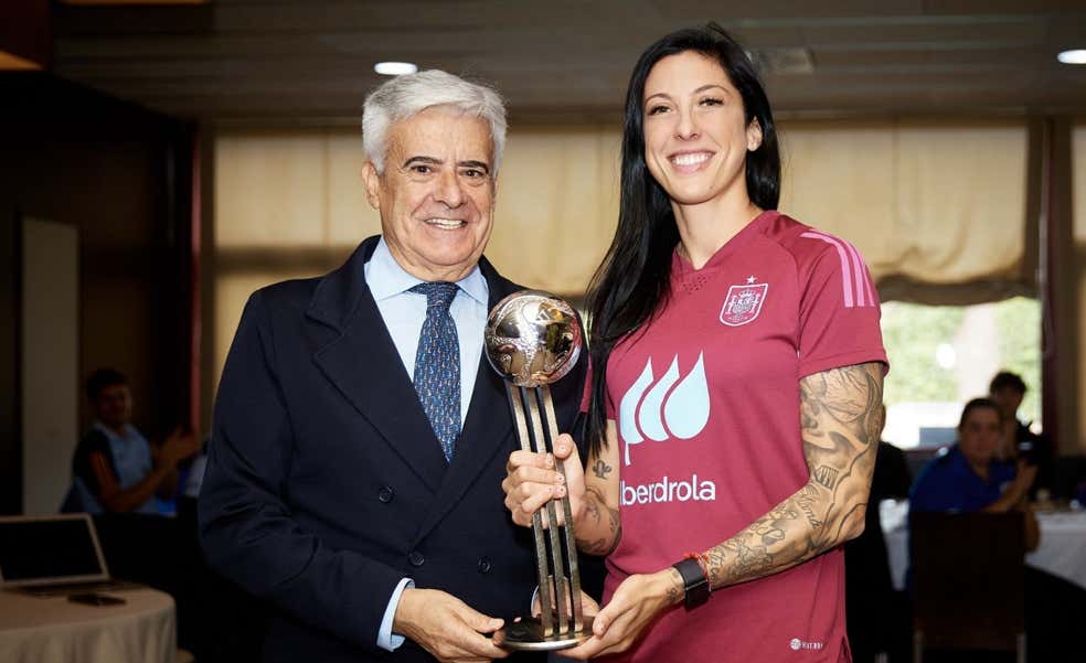 Jenni Hermoso recibe el Balón de Plata del Mundial... 100 días después de la final