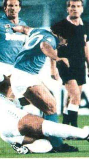 Diego Armando Maradona, durante el partido contra el Real Madrid en el Santiago Bernabéu.
