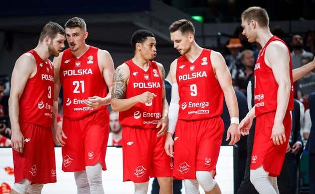 Quinteto de Polonia en el Mundial. FIBA