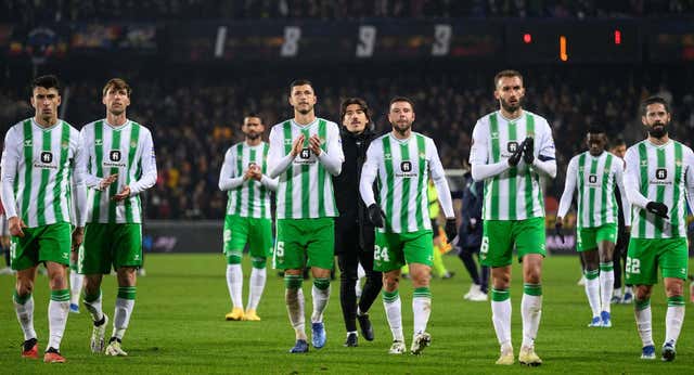 El Betis se congela en Praga y lo fía todo al Villamarín