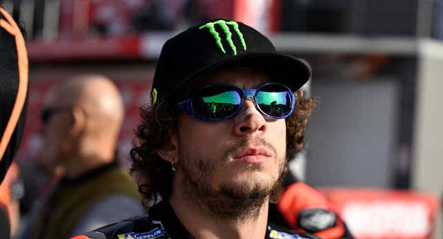 Bezzecchi zanja la polémica con Marc Márquez: «Tuve las pelotas de decirle lo que pienso»