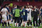 Sevilla es un volcán: tensión en el vestuario, situación límite para Diego Alonso y una Junta 'en guerra'