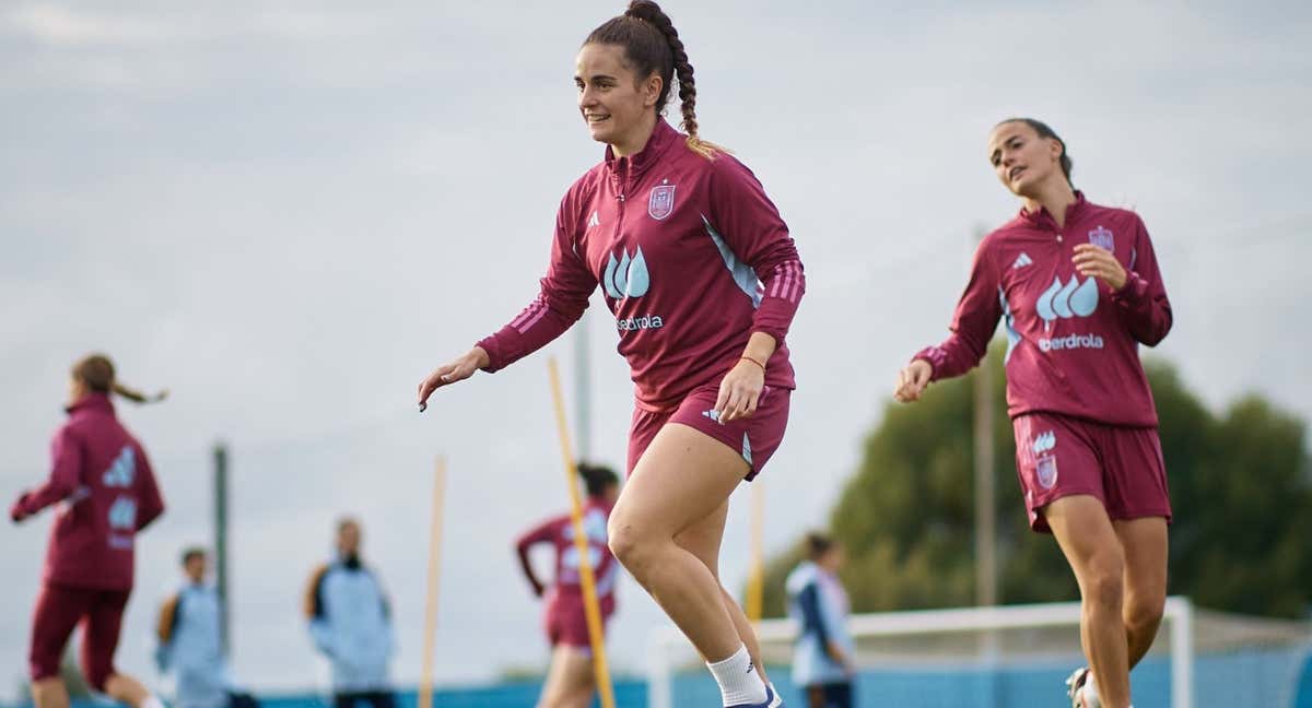 Teresa Abelleira y María Pérez durante el último entrenamiento de la Selección en Cambados.