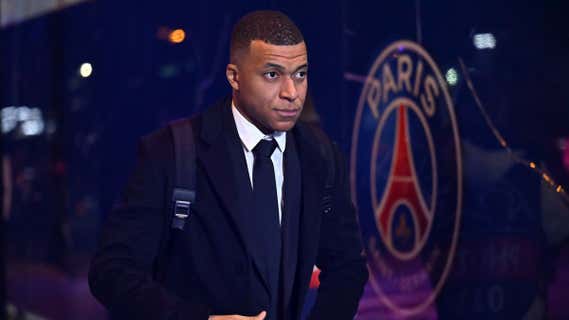 Mbappé, a su llegada a un partido del PSG. /GETTY