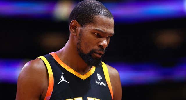 Kevin Durant, entre polémicas y récords: décimo anotador histórico mientras se enzarza con Adidas