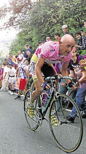 Pantani en plena ascensión. AP