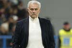 Mourinho deja el italiano, se pasa al portugués y agradece el apoyo emocional del club