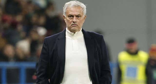 Mourinho deja el italiano, se pasa al portugués y agradece el apoyo emocional del club
