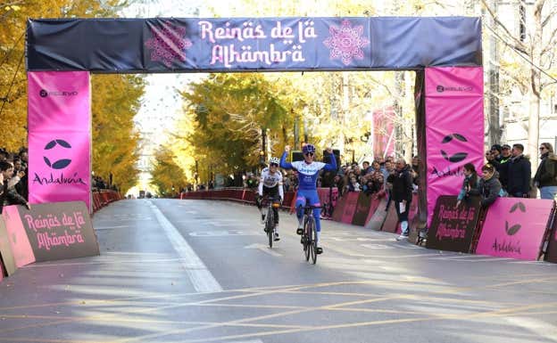 Paternoster gana la Eliminación al sprint ante Mavi García. @alvarocycling
