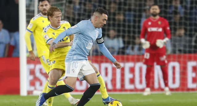 El Cádiz tira de casta y resiste con diez ante un Celta que no encuentra el camino