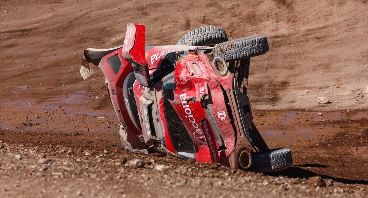 Final dramático de la Extreme E: vuelco de Laia Sanz tras una rotura mecánica que le deja sin título