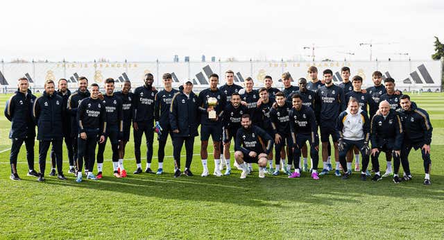 El detalle de Bellingham con su Golden Boy en Valdebebas: “¿Nos hacemos una foto, no? Esto también es vuestro”