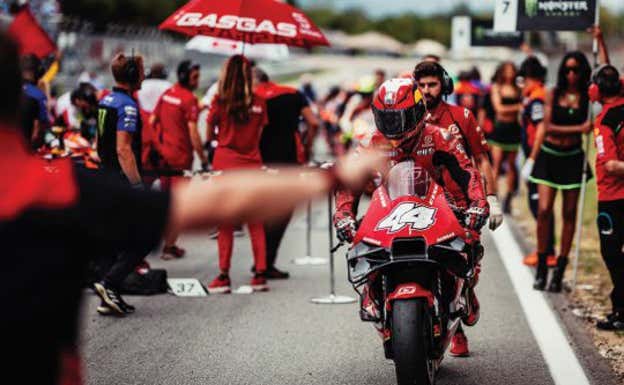Pol Espargaró llegando a parrilla.  Redes sociales