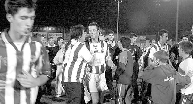 El último verdugo del Athletic a partido único hace 20 años: «Jode tú, si éramos casi un equipo de amigos»
